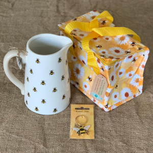 Bee flower jug, queen bee key ring and bee and daisy lunch bag package