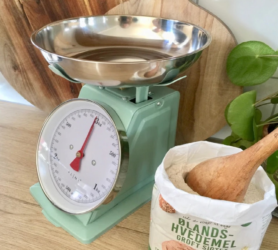 Plint green weighing scales