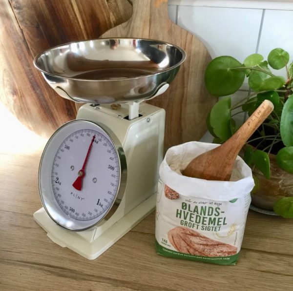 Plint Weighing Scales Cream